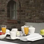 Colombe Blanche Oda ve Kahvaltı 4*